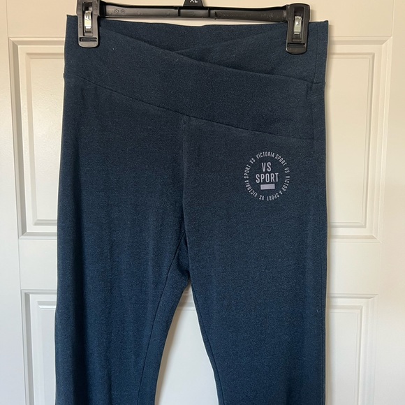 VICTORIA’S SECRET SPORT WOMEN’S EVERYWHERE CROSSOVER SLIM BOOT PANT NAVY BLUE - Picture 8 of 11